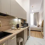 Tintura By Bast 143 - Antresola Off Piotrkowska 143 Ec1 Stajnia Jednorozca Winda Parking Platny Orientarium, Hopa Lupa Atlas Arena Apartment