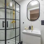 Tintura By Bast 143 - Antresola Off Piotrkowska 143 Ec1 Stajnia Jednorozca Winda Parking Platny Orientarium, Hopa Lupa Atlas Arena Apartment