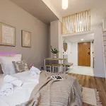 Tintura By Bast 143 - Antresola Off Piotrkowska 143 Ec1 Stajnia Jednorozca Winda Parking Platny Orientarium, Hopa Lupa Atlas Arena Apartment Lodz