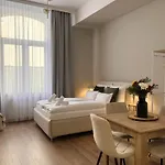 Tintura By Bast 143 - Antresola Off Piotrkowska 143 Ec1 Stajnia Jednorozca Winda Parking Platny Orientarium, Hopa Lupa Atlas Arena Apartment