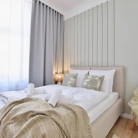 Апартаменты Tintura By Bast 143 - Antresola Off Piotrkowska 143 Ec1 Stajnia Jednorozca Winda Parking Platny Orientarium, Hopa Lupa Atlas Arena Лодзь