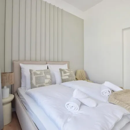 Bast 143 Location , Off Piotrkowska , Stajnia Jednorozca , Winda , Parking Na Terenie Bezplatny , Orientarium , Hopa Lupa , Atlas Arena , Wytwornia , Ec1 Apartment *