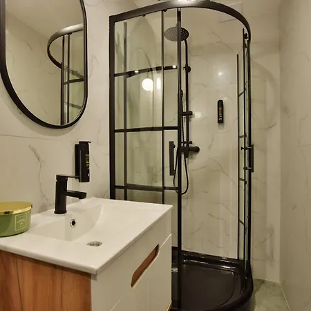 Bast 143 Location , Off Piotrkowska , Stajnia Jednorozca , Winda , Parking Na Terenie Bezplatny , Orientarium , Hopa Lupa , Atlas Arena , Wytwornia , Ec1 Apartment *