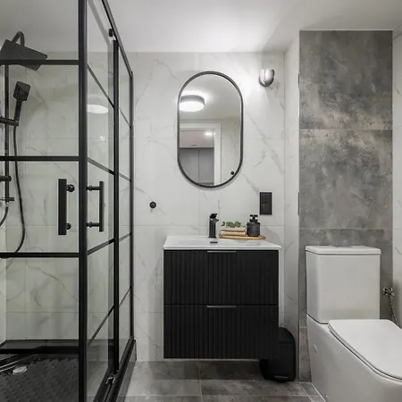 Apartment Bast 143 Location , Off Piotrkowska , Stajnia Jednorozca , Winda , Parking Na Terenie Bezplatny , Orientarium , Hopa Lupa , Atlas Arena , Wytwornia , Ec1 Lodz (Lodz)