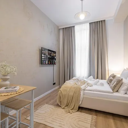 Διαμέρισμα Tintura By Bast 143 - Antresola Off Piotrkowska 143 Ec1 Stajnia Jednorozca Winda Parking Platny Orientarium, Hopa Lupa Atlas Arena Λοτζ