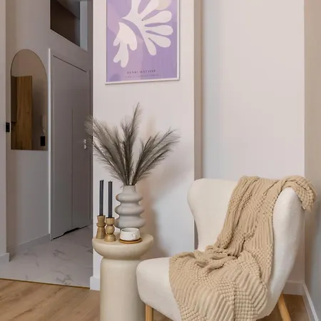 Tintura By Bast 143 - Antresola Off Piotrkowska 143 Ec1 Stajnia Jednorozca Winda Parking Platny Orientarium, Hopa Lupa Atlas Arena Лодзь