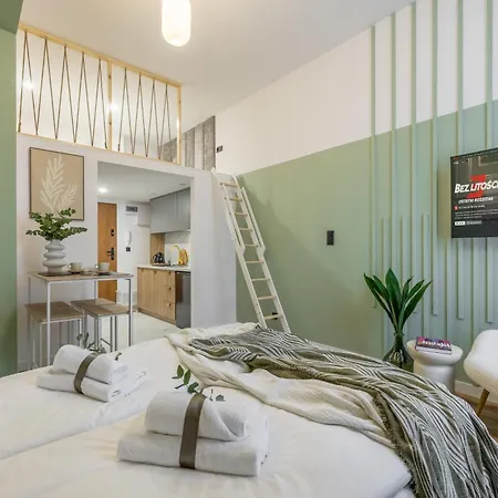 Apartment Bast 143 Location , Off Piotrkowska , Stajnia Jednorozca , Winda , Parking Na Terenie Bezplatny , Orientarium , Hopa Lupa , Atlas Arena , Wytwornia , Ec1 *