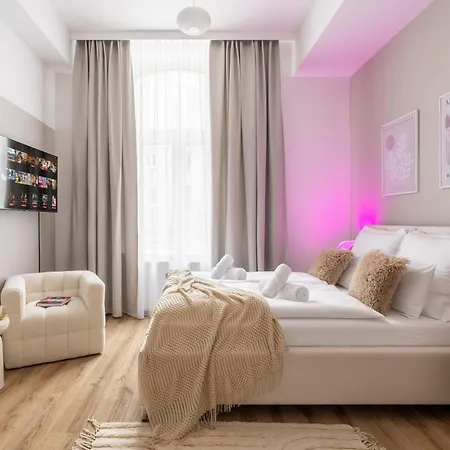 Bast 143 Location , Off Piotrkowska , Stajnia Jednorozca , Winda , Parking Na Terenie Bezplatny , Orientarium , Hopa Lupa , Atlas Arena , Wytwornia , Ec1 * Lodz (Lodz)