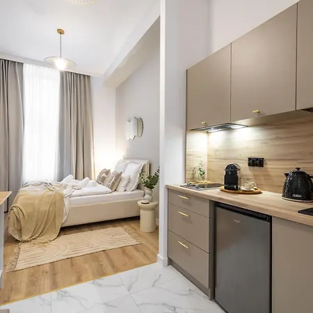 Bast 143 Location , Off Piotrkowska , Stajnia Jednorozca , Winda , Parking Na Terenie Bezplatny , Orientarium , Hopa Lupa , Atlas Arena , Wytwornia , Ec1 Apartment