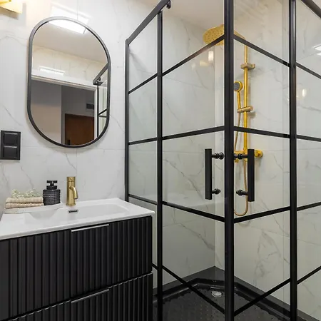 Tintura By Bast 143 - Antresola Off Piotrkowska 143 Ec1 Stajnia Jednorozca Winda Parking Platny Orientarium, Hopa Lupa Atlas Arena * Лодзь