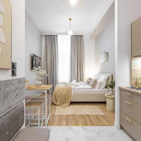 Tintura By Bast 143 - Antresola Off Piotrkowska 143 Ec1 Stajnia Jednorozca Winda Parking Platny Orientarium, Hopa Lupa Atlas Arena