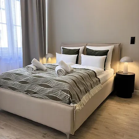 Tintura By Bast 143 - Antresola Off Piotrkowska 143 Ec1 Stajnia Jednorozca Winda Parking Platny Orientarium, Hopa Lupa Atlas Arena *