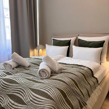 Tintura By Bast 143 - Antresola Off Piotrkowska 143 Ec1 Stajnia Jednorozca Winda Parking Platny Orientarium, Hopa Lupa Atlas Arena