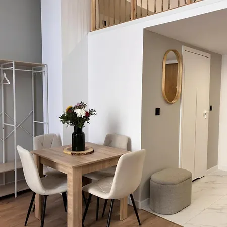 Апартаменты Tintura By Bast 143 - Antresola Off Piotrkowska 143 Ec1 Stajnia Jednorozca Winda Parking Platny Orientarium, Hopa Lupa Atlas Arena Лодзь