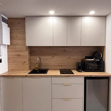 Tintura By Bast 143 - Antresola Off Piotrkowska 143 Ec1 Stajnia Jednorozca Winda Parking Platny Orientarium, Hopa Lupa Atlas Arena