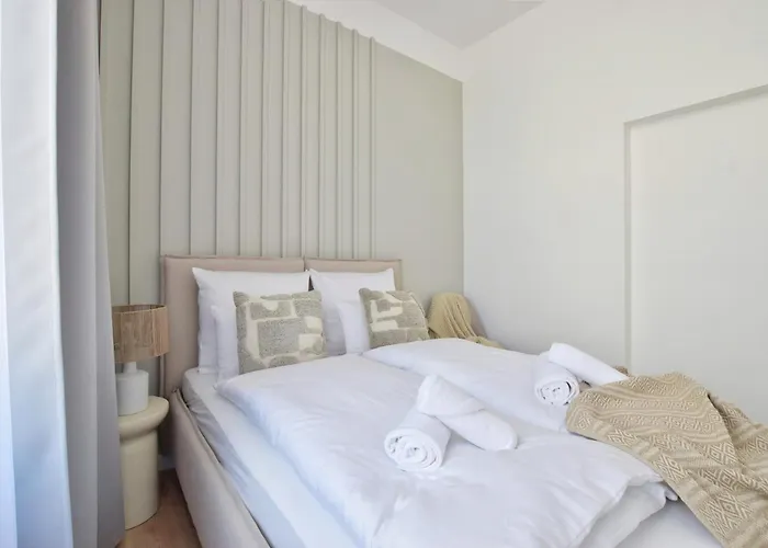 Tintura By Bast 143 - Antresola Off Piotrkowska 143 Ec1 Stajnia Jednorozca Winda Parking Platny Orientarium, Hopa Lupa Atlas Arena Lejlighed *