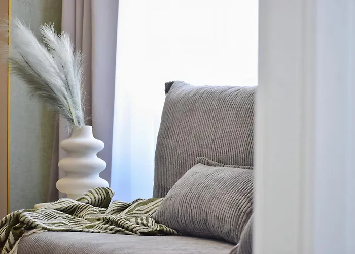 Tintura By Bast 143 - Antresola Off Piotrkowska 143 Ec1 Stajnia Jednorozca Winda Parking Platny Orientarium, Hopa Lupa Atlas Arena Łódź