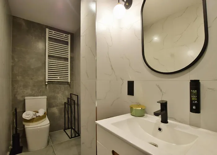 Tintura By Bast 143 - Antresola Off Piotrkowska 143 Ec1 Stajnia Jednorozca Winda Parking Platny Orientarium, Hopa Lupa Atlas Arena Łódź