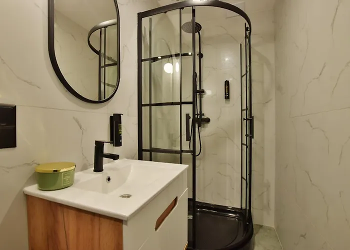 Tintura By Bast 143 - Antresola Off Piotrkowska 143 Ec1 Stajnia Jednorozca Winda Parking Platny Orientarium, Hopa Lupa Atlas Arena Lejlighed *