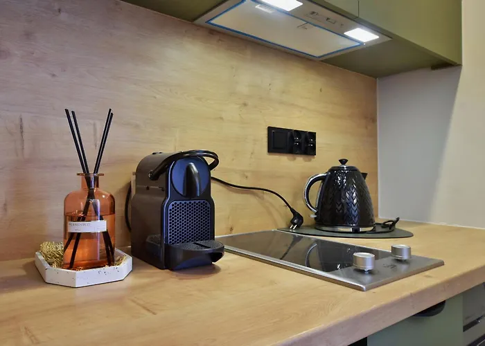 Tintura By Bast 143 - Antresola Off Piotrkowska 143 Ec1 Stajnia Jednorozca Winda Parking Platny Orientarium, Hopa Lupa Atlas Arena Łódź