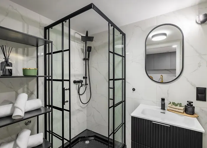 Tintura By Bast 143 - Antresola Off Piotrkowska 143 Ec1 Stajnia Jednorozca Winda Parking Platny Orientarium, Hopa Lupa Atlas Arena