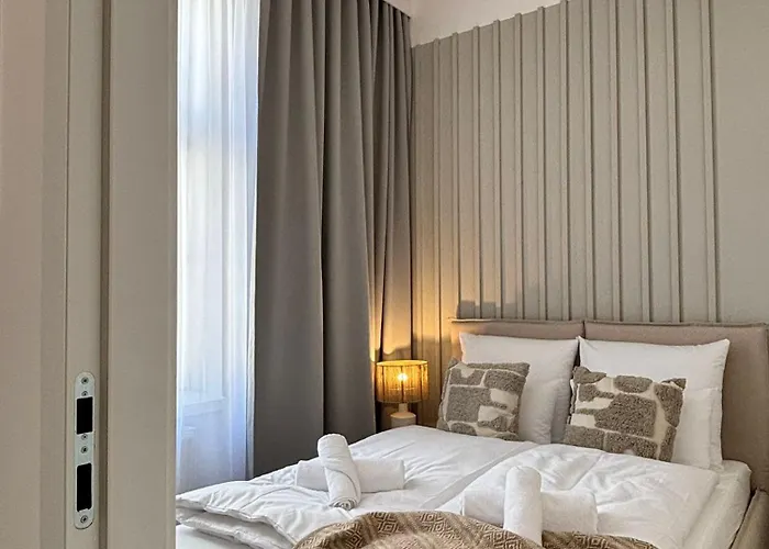 Tintura By Bast 143 - Antresola Off Piotrkowska 143 Ec1 Stajnia Jednorozca Winda Parking Platny Orientarium, Hopa Lupa Atlas Arena *