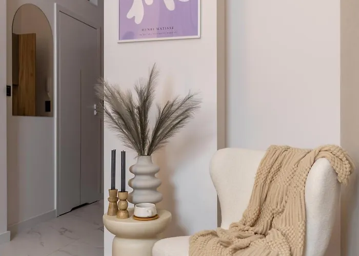 Tintura By Bast 143 - Antresola Off Piotrkowska 143 Ec1 Stajnia Jednorozca Winda Parking Platny Orientarium, Hopa Lupa Atlas Arena Łódź